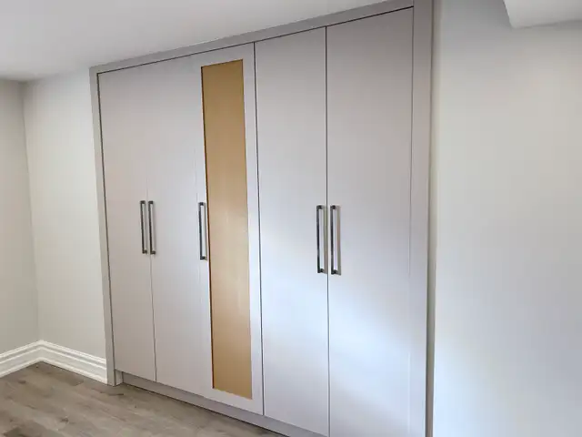 cabinet and closet installer