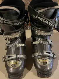 Women's ski boots, size 7/7.5