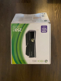 Xbox 360 Slim W/ Kinect