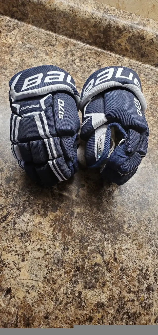 New 8"  Youth BAUER  SUPREME Hockey Gloves  $55 in Toys & Games in Barrie - Image 4