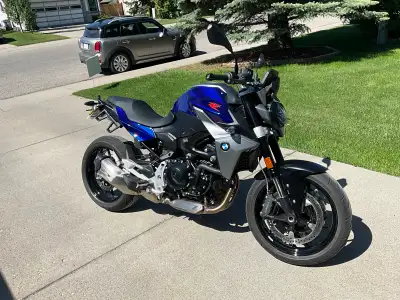 BMW F900R, Low Seat, Immaculate condition,Very Low KM’s 2600, Always Garaged, No accidents, Regularl...