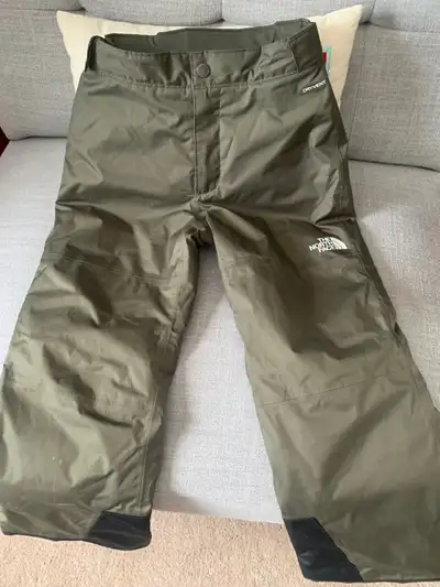 Boys The North Face ski pants in size 10, View more
