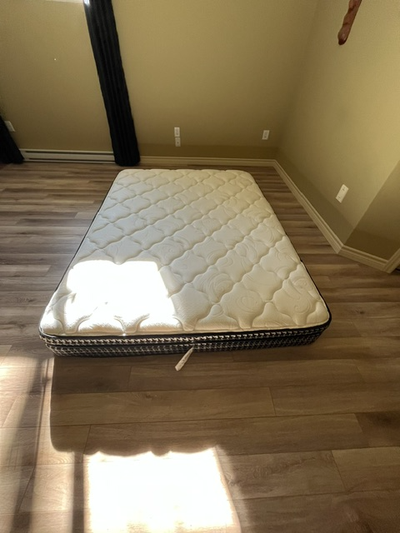 Matelas grand lit avec housse, View more