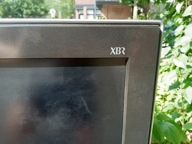 Télévision Sony Bravia XBR TV (avec manette/with remote) in TVs in City of Montréal - Image 4