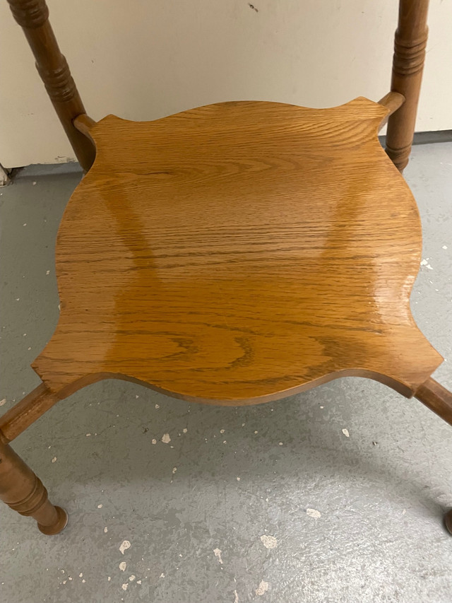 Table dapoint en chêne 70$ dans Tables basses  à Lévis - Image 2