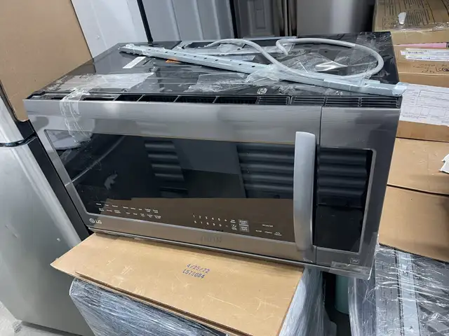 LG 2.2 Cu. Ft. Microwave in Other in City of Toronto - Image 3