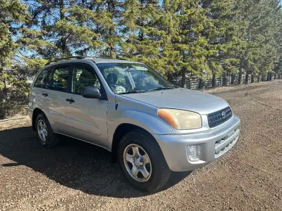 Up for sale is my 2002 Toyota RAV4 AWD it has an automatic transmission Run and drives amazing it on...