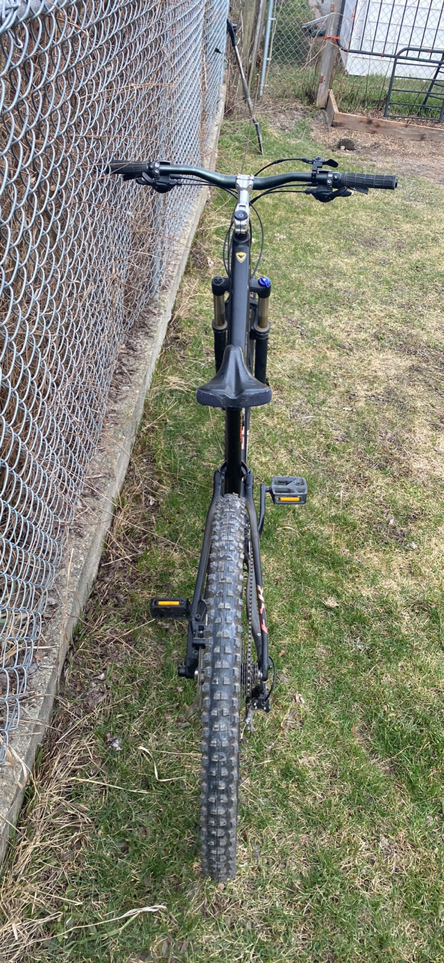 Custom Camber Specialized FSR bike   in Mountain in Vernon - Image 4