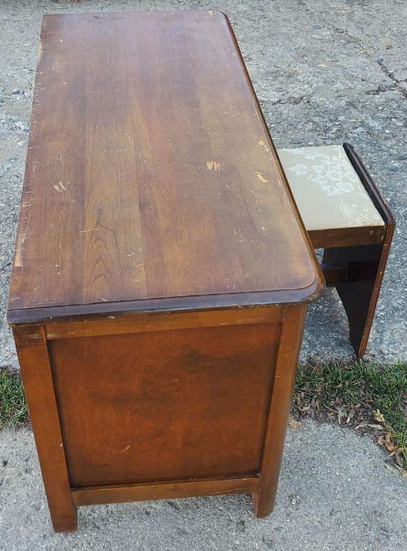 Antique vanity and stool in Other in Prince Albert - Image 3