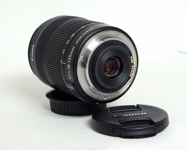 Canon EF-S 18-135mm 1:3.5-5.6 IS STM Zoom Lens $325.00 in Cameras & Camcorders in Markham / York Region - Image 3