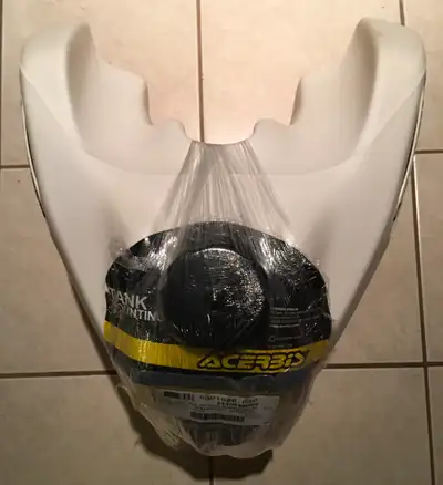 Oversized/long range fuel tank for DR650. White 25L Acerbis tank. Brand new, never used or installed...