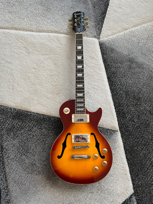 Epiphone Gibson Florentine avec étuie rigide dans Guitares  à Longueuil/Rive Sud