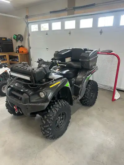 Low km . Comes with plow , highlifter kit. stereo. seat .light bar . Always stored in a garage . 105...
