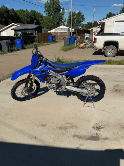 Protaper handlebars and grips It’s got 70 hours on it and runs good Aslo have some Alpinestars tech...