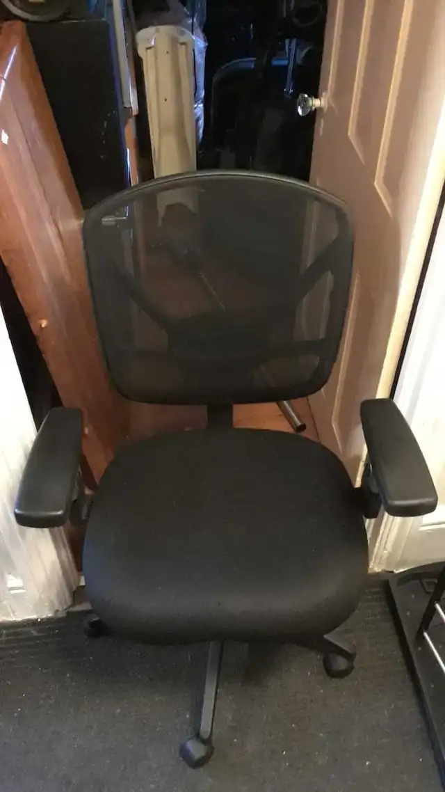 Many Computer /office chair in Chairs & Recliners in Kingston - Image 4