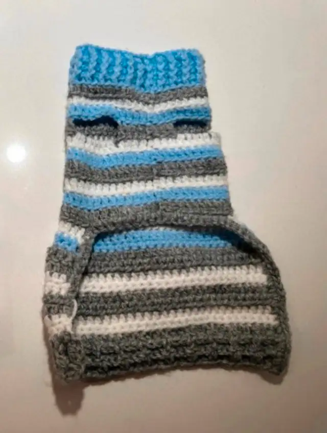 10" Dog Handknit Sweater-Small in Accessories in Oakville / Halton Region - Image 3