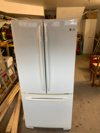 Ge double door fridge in great condition w ice maker!