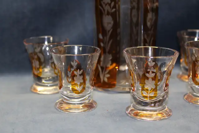 European Amber Color Crystal Decanter and Liqueur Glassware set63417635850883121