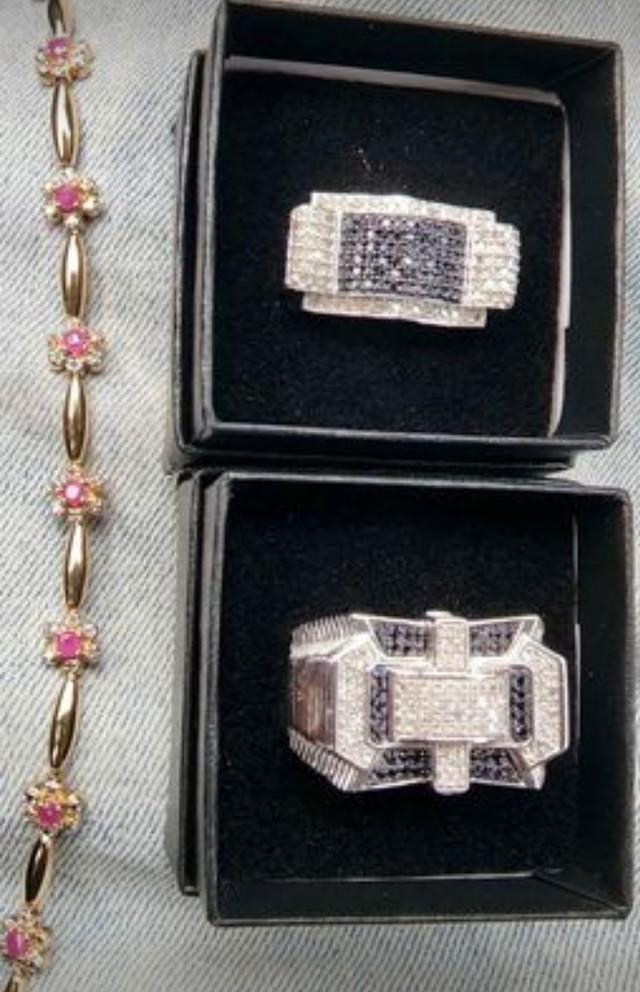 Mens 14K White Gold 1.00CTW Black/White Diamond J Sl1 Cross Ring in Jewellery & Watches in Hamilton - Image 4