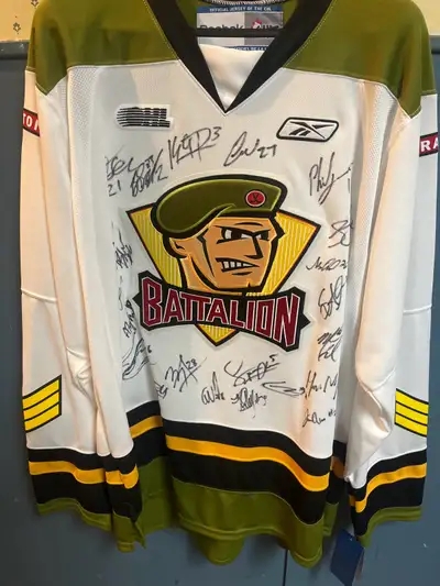 Brampton Battalion  autographed hockey jersey and puck, View more