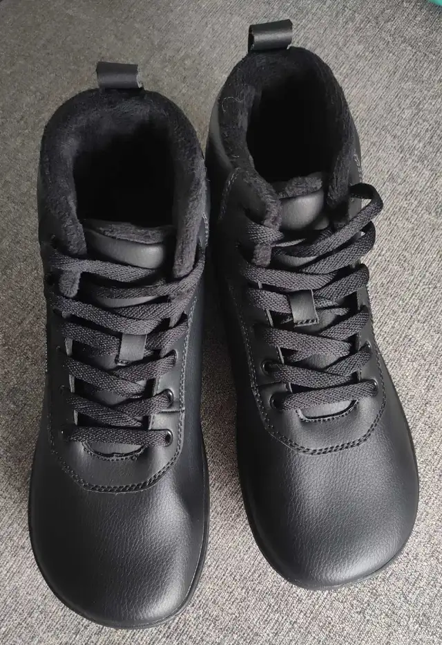 Wide winter shoes  Size 8.5 in Men's Shoes in City of Toronto - Image 2