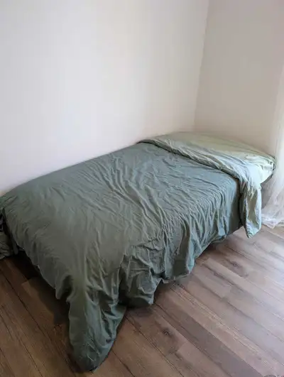 Lit simple / Single bed, View more