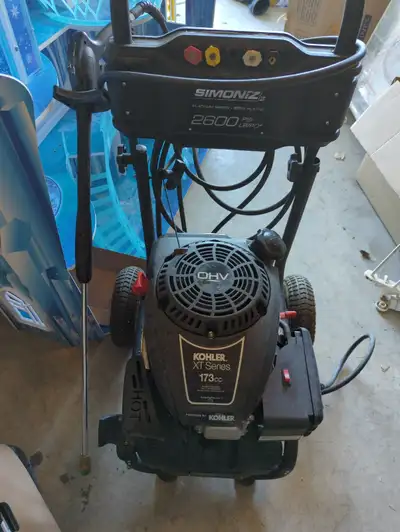 2600 psi gas power washer - simoniz Kohler xt 173cc engine Used 10 times