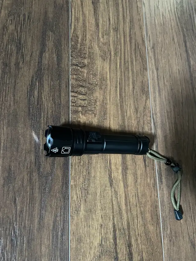 High-intensity flashlight.600502856121077763