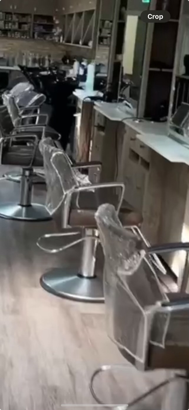 Hair salon chair for rent $999.Month  in Hair Stylist & Salon in Markham / York Region - Image 2