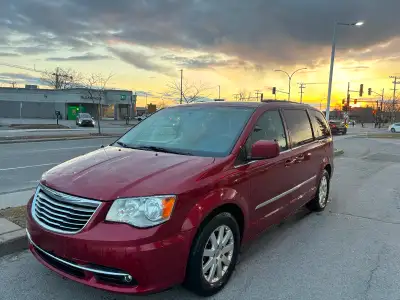 CELL #: 438-938-8181 ENGLISH/FRANÇAIS 2016 CHRYSLER TOWN & COUNTRY TOURING STOW N GO 7 PASSENGERS; V...
