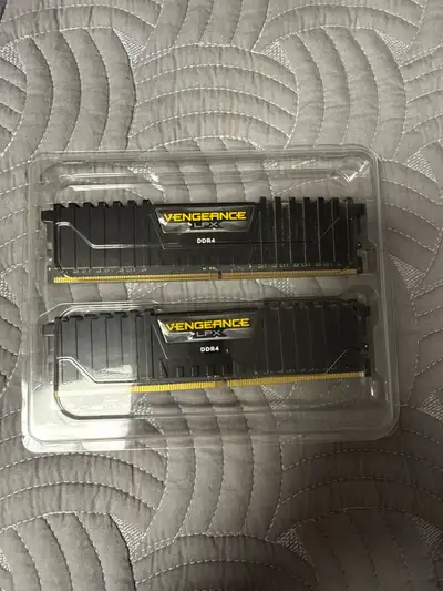 DDR4 RAM 2x8gb Vengeance LPX, View more