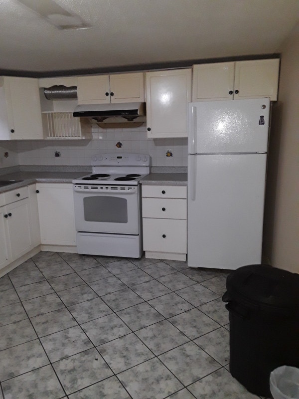 Room for rent next to Mohawk College! Available now! Contact now Room