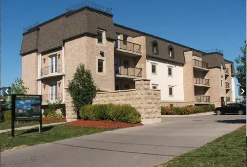 Bright private student rooms, share washroom with 1 other student, Wi-fi and utilities included, ste...