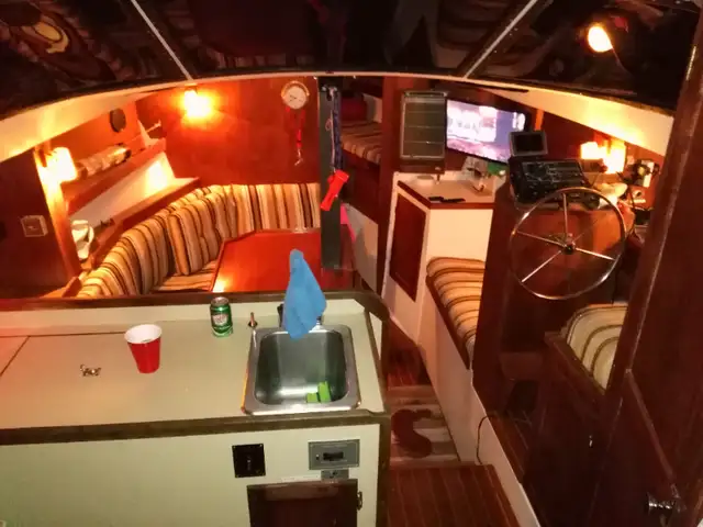 10.5M PILOT HOUSE TANZER SAIL BOAT in Sailboats in Owen Sound - Image 9