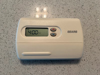 SEARS DIGITAL PROGRAMMABLE HEATING / COOLING THERMOSTAT