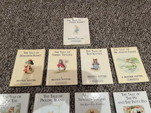 16 Vintage Beatrix Potter Books of Peter Rabbit. 1988 & Earlier in Arts & Collectibles in Mississauga / Peel Region - Image 3