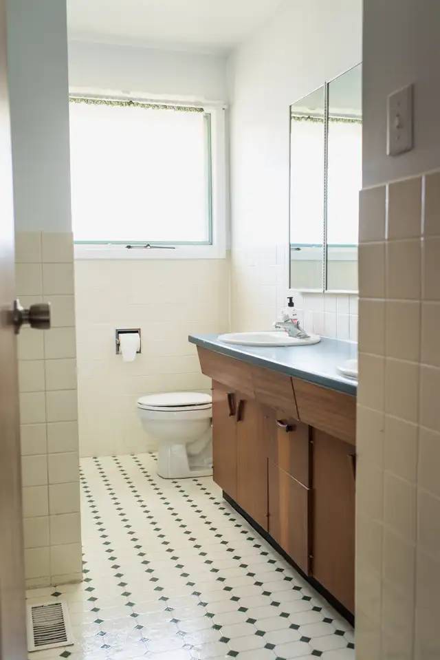 $680 7 Rooms Student rental housing near University of waterloo in Long Term Rentals in Kitchener / Waterloo - Image 17