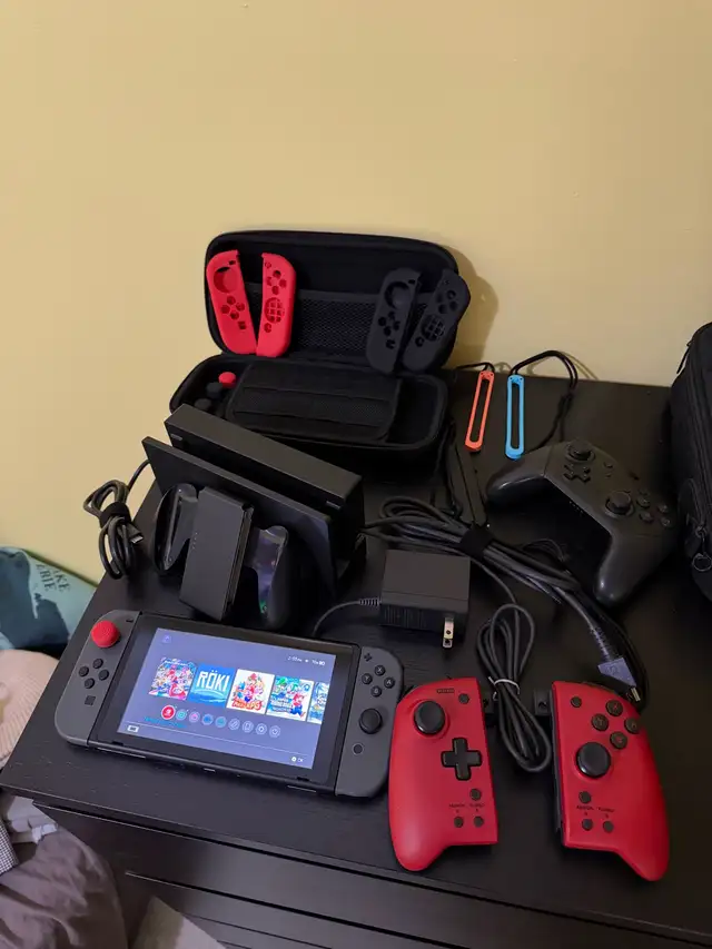Nintendo Switch Bundle + Extras (Price Reduced) in Nintendo Switch in Kamloops - Image 2