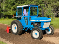 Tractor 1984 Ford model 3910