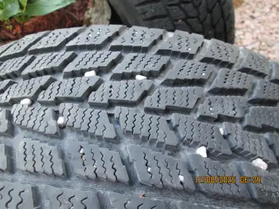 Toyo snow tires M+S on rims 195-60R-15 SST Steel belted radial. Came off a Toyota Matrix. Lots of tr...