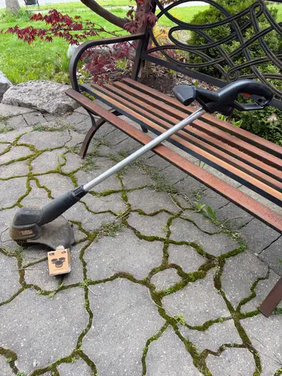 black & decker ST76000 trimmer + new trimmer line spools, View more