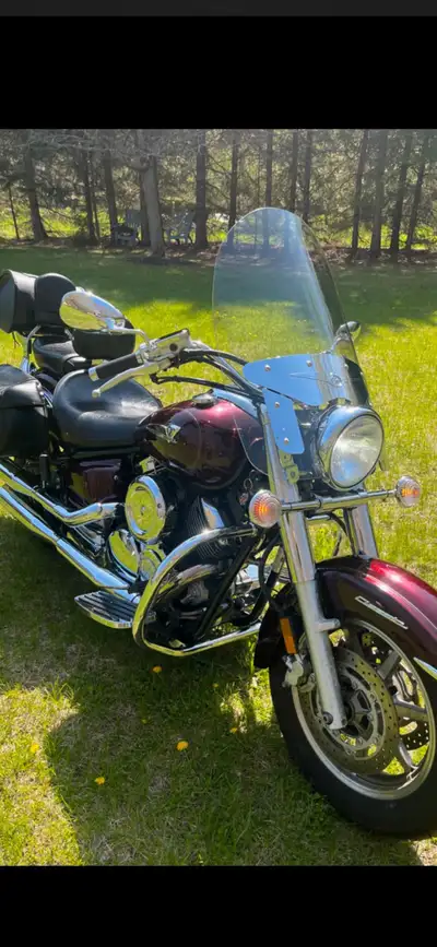 Yamaha 1100 Vstar. Silverado package, comes with saddle bags