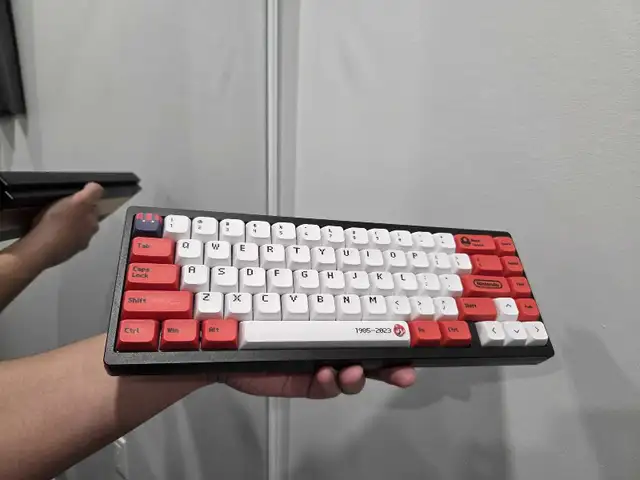 mechanical keyboard, full metal frame. Bluetooth or wired. in Mice, Keyboards & Webcams in Mississauga / Peel Region - Image 3