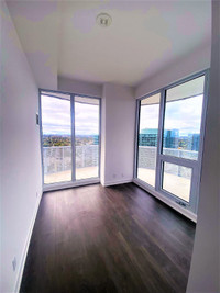 BRIGHT AND SPACIOUS LUXURY CONDO ROOM FOR RENT - YONGE