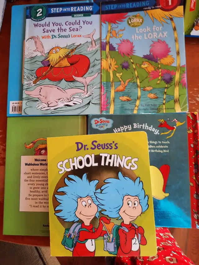 DR. SEUSS LOT 8  HARDCOVER BOOKS in Children & Young Adult in Muskoka - Image 4