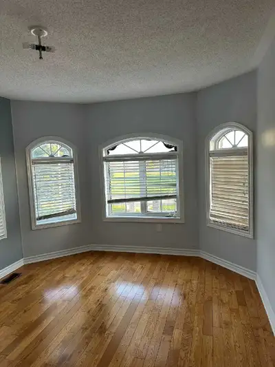 1 Large bedroom- Upstairs All Utilities Included: Heat, hydro, and water Wi-Fi Available: High-speed...
