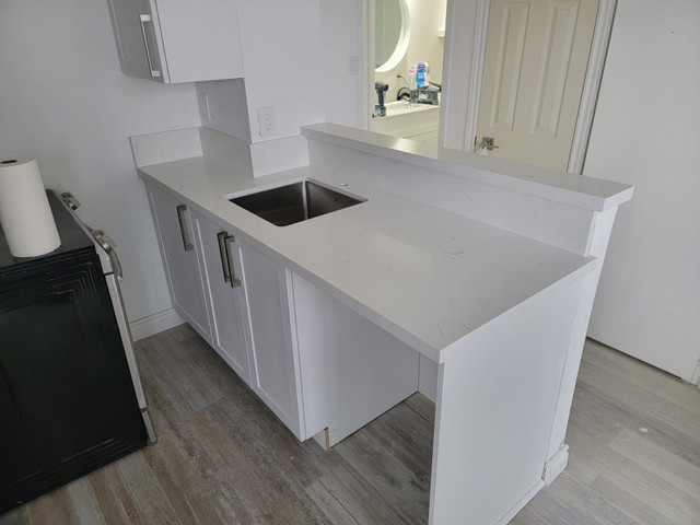 Quartz granite countertop in Cabinets & Countertops in Mississauga / Peel Region - Image 4