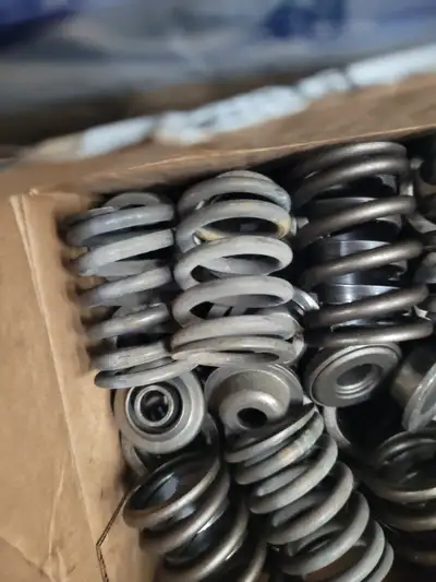 SBF 351 and 302 stock springs and retainers and keepers. Pickup Scarborough.