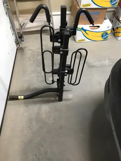 Sturdy 2 bike rack, excellent shape.
