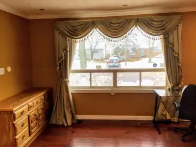 This is a large 1-bedroom room for rent with shared living spaces (i.e., kitchen, washroom, washer &...